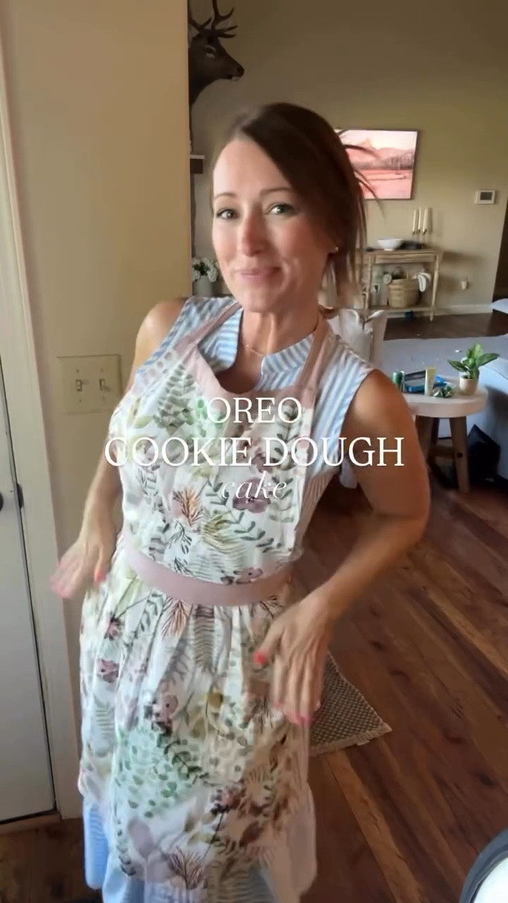 This Oreo Cookie Dough Chocolate Sheet Cake is what dessert dreams are made of 🍫🍪🍰
Rich, fudgy chocolate cake… topped with edible cookie dough AND crushed Oreos?!
It’s over-the-top in the best way — and yes, it disappears FAST at parties 🙌

👇 Want the recipe sent to your inbox?
Make sure you’re following me first, then comment “CAKE” and I’ll DM it to you!
(Instagram might not send it if you’re not following 💌)

#oreocake #cookiedoughcake #fantabulosity #chocolatedessert #sheetcake #oreorecipes #viralrecipes #reelsrecipes #bakingideas #birthdaycakeideas #potluckdessert #comfortfood #makeagainmeals