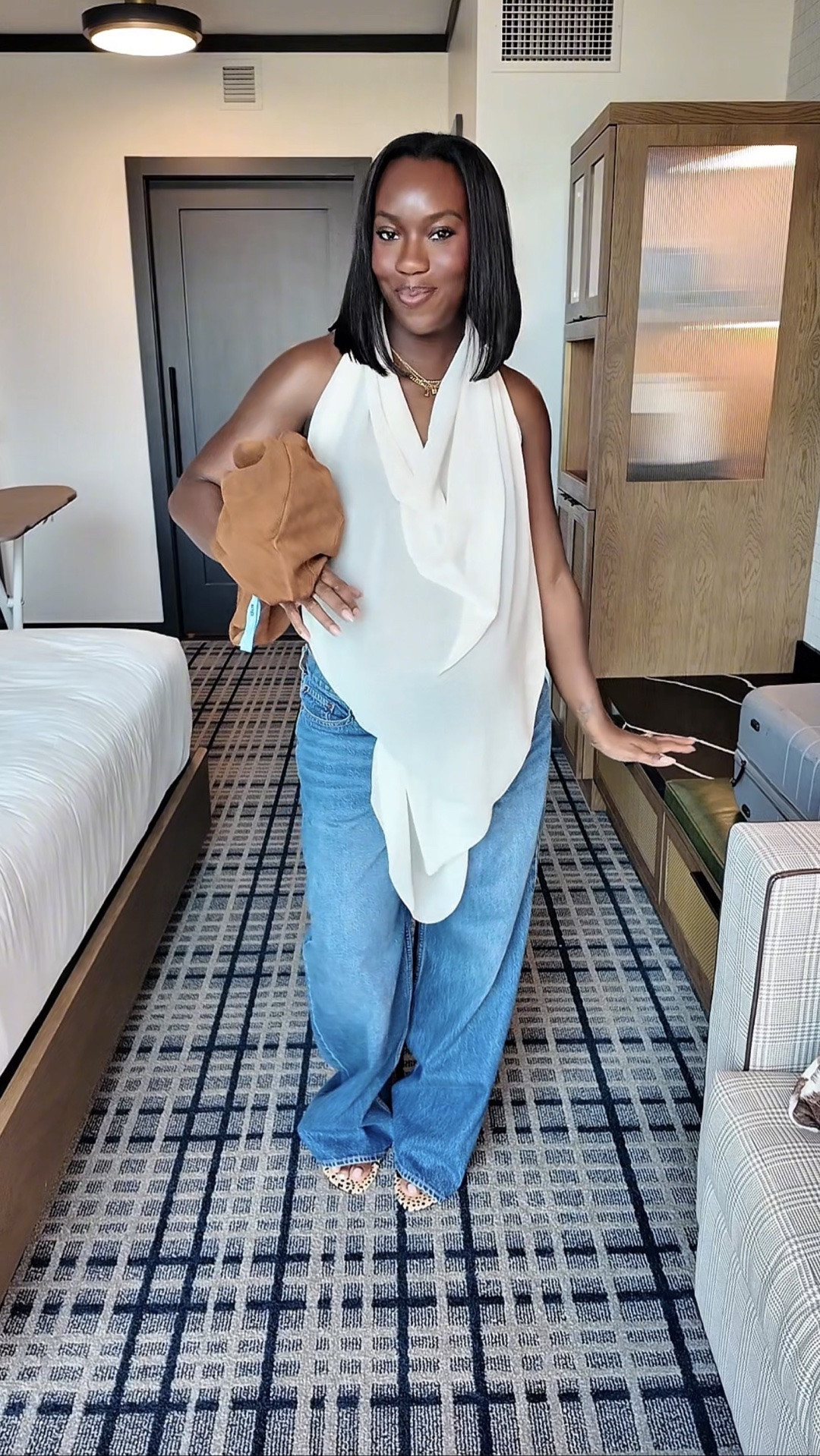 Looove these @abercrombie jeans and Amazon top combo

#LTKCon #LTKootd #LTKBump