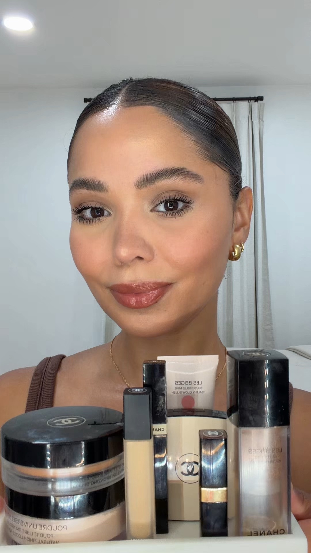 Chanel makeup 
Soleil bronzer 390 
Les beiges water fresh tint medium light 
Concealer BD21 
Loose powder 20
Lip balm 280 sweet