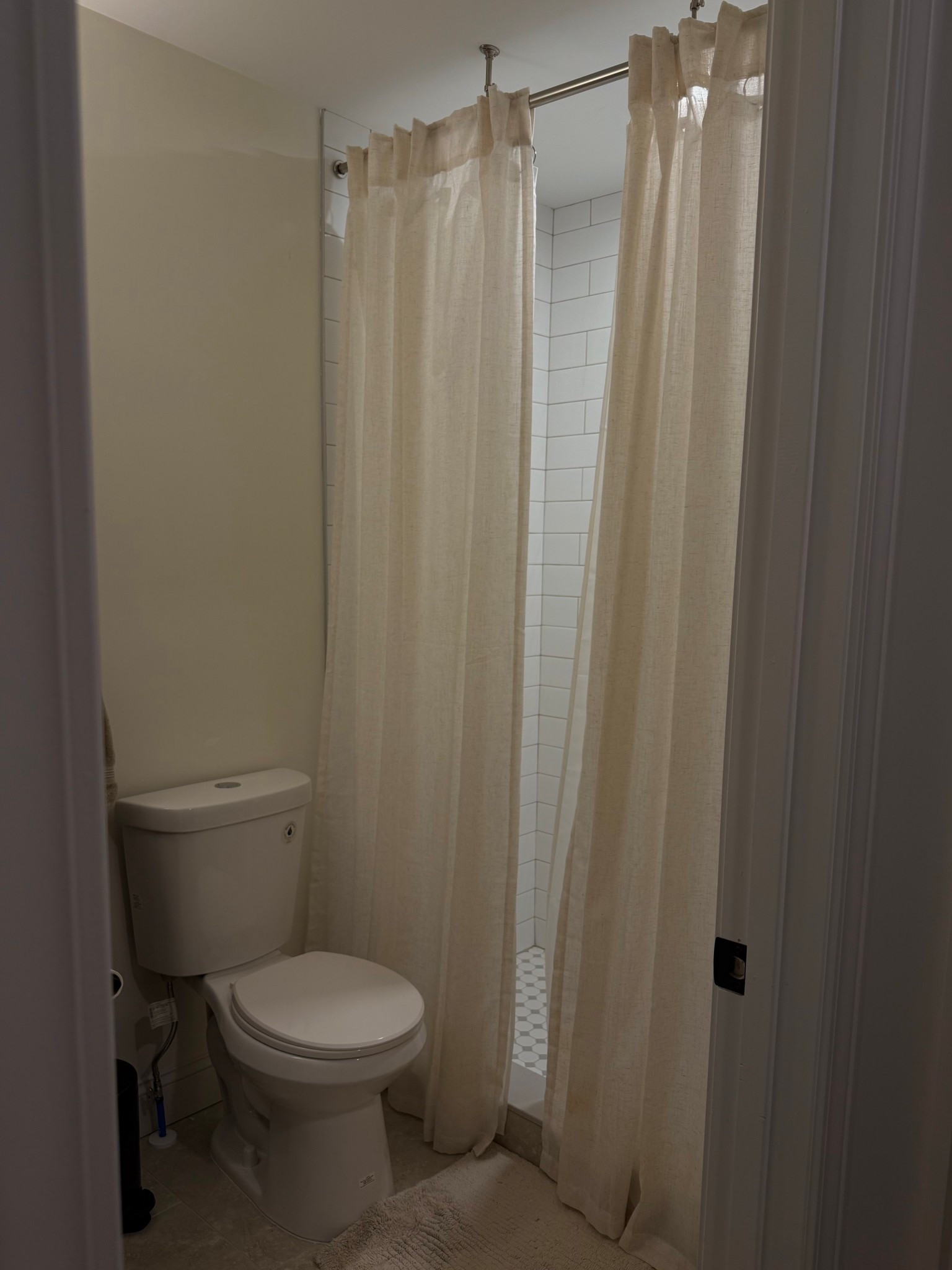 Elevated shower curtain situation for our guest bathroom 🚿￼

Bathroom inspo, shower curtain, guest bathroom, neutral bathroom ￼



#LTKHome