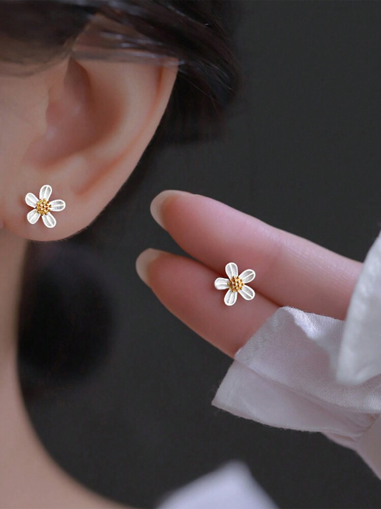 1 Pair Of Summer Daisy Flower Stud Earrings | SHEIN