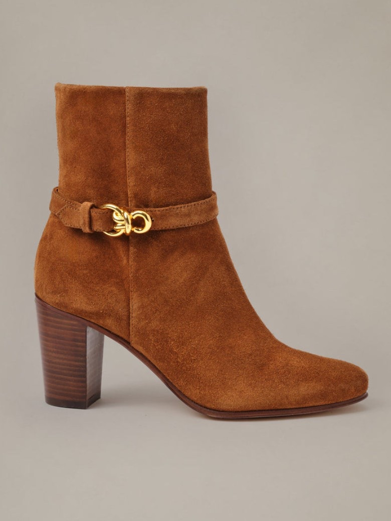Elle Suede Ankle Boots

The kind of shoe you'll reach for all season long. Expertly crafted in Spain, it pairs timeless styling with thoughtful details, including a stacked heel, padded insole, and signature hardware

#LTKSeasonal #LTKootd #LTKWorkwear