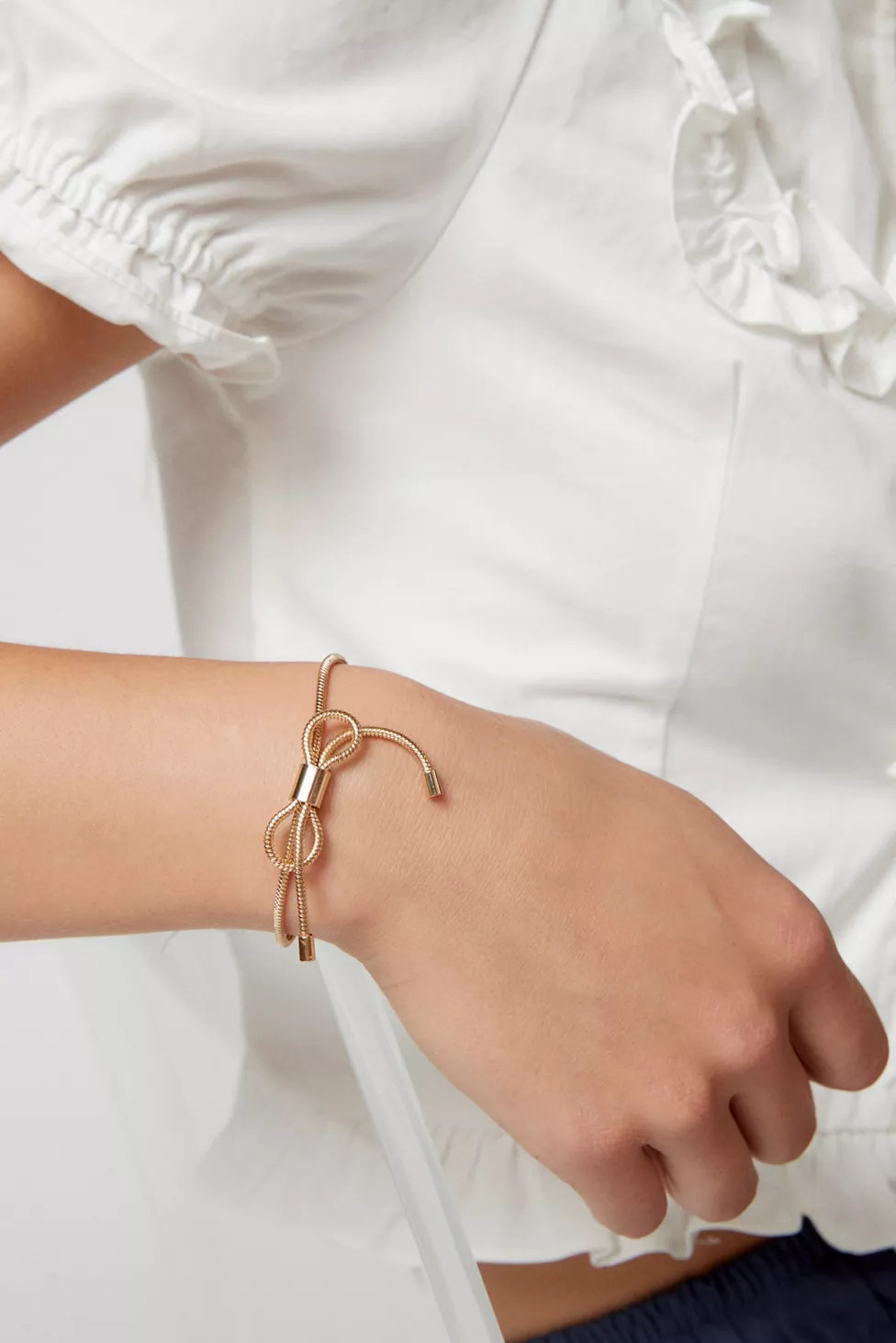 Harper Bow Bracelet | Urban Outfitters (US and RoW)