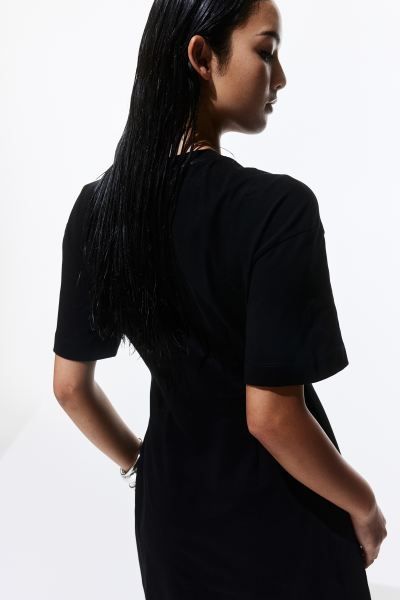 Defined-waist T-shirt Dress - Black - Ladies | H&M US | H&M (US + CA)