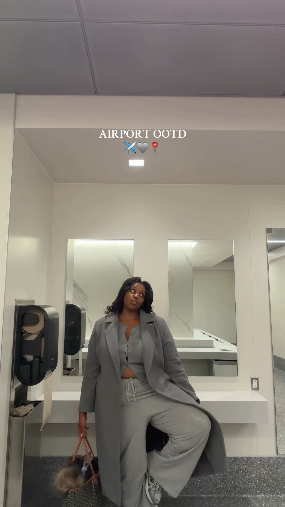 Airport OOTD and first flight of the year 
✈️✨

#LTKootd