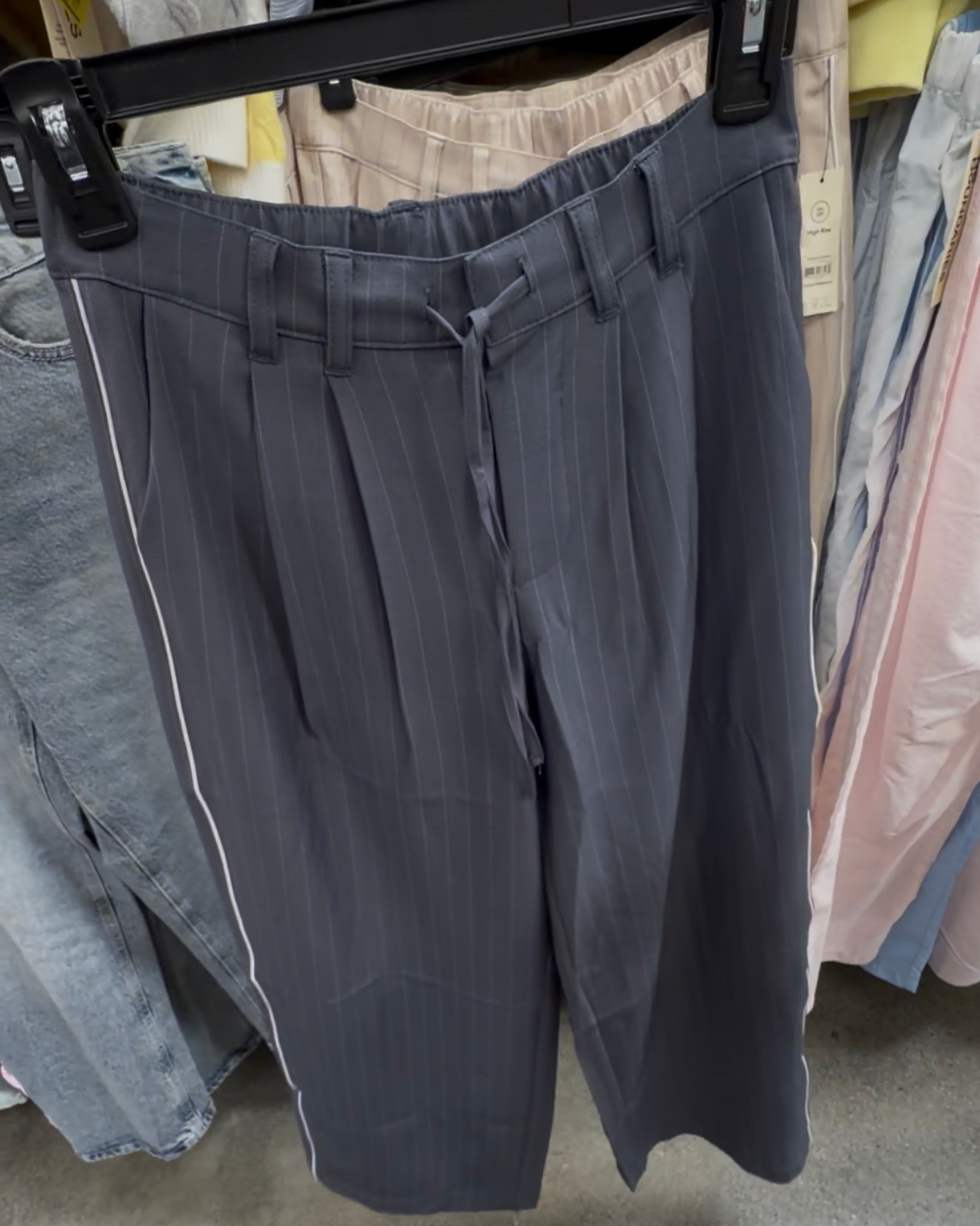 POV: You finally found trousers that look business casual but feel like loungewear for only $16! ✨😍

#micheleonstyle #walmartfinds #comfychic #everydaystyle