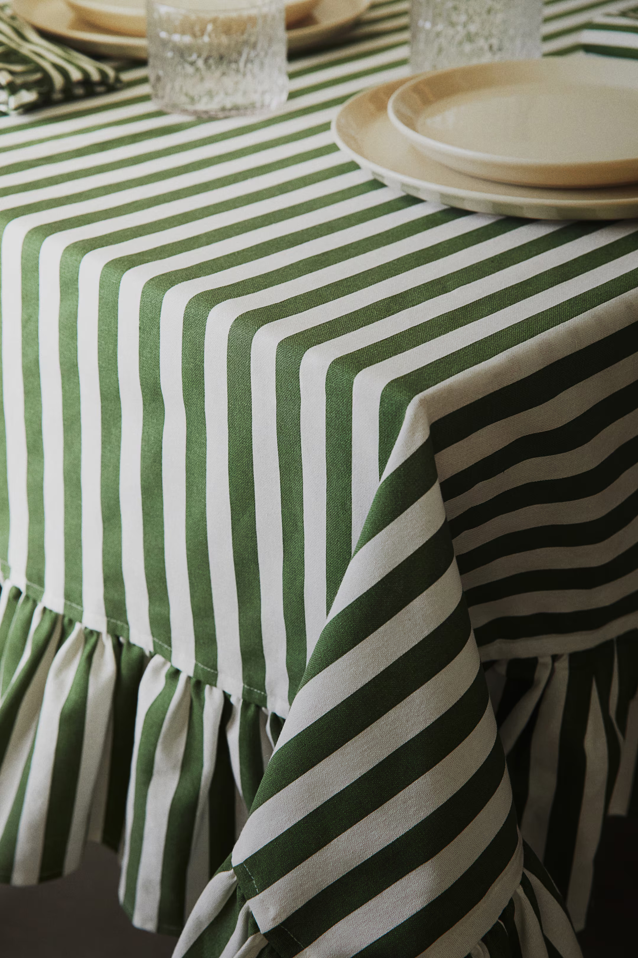 Frill-trimmed tablecloth | H&M (US + CA)