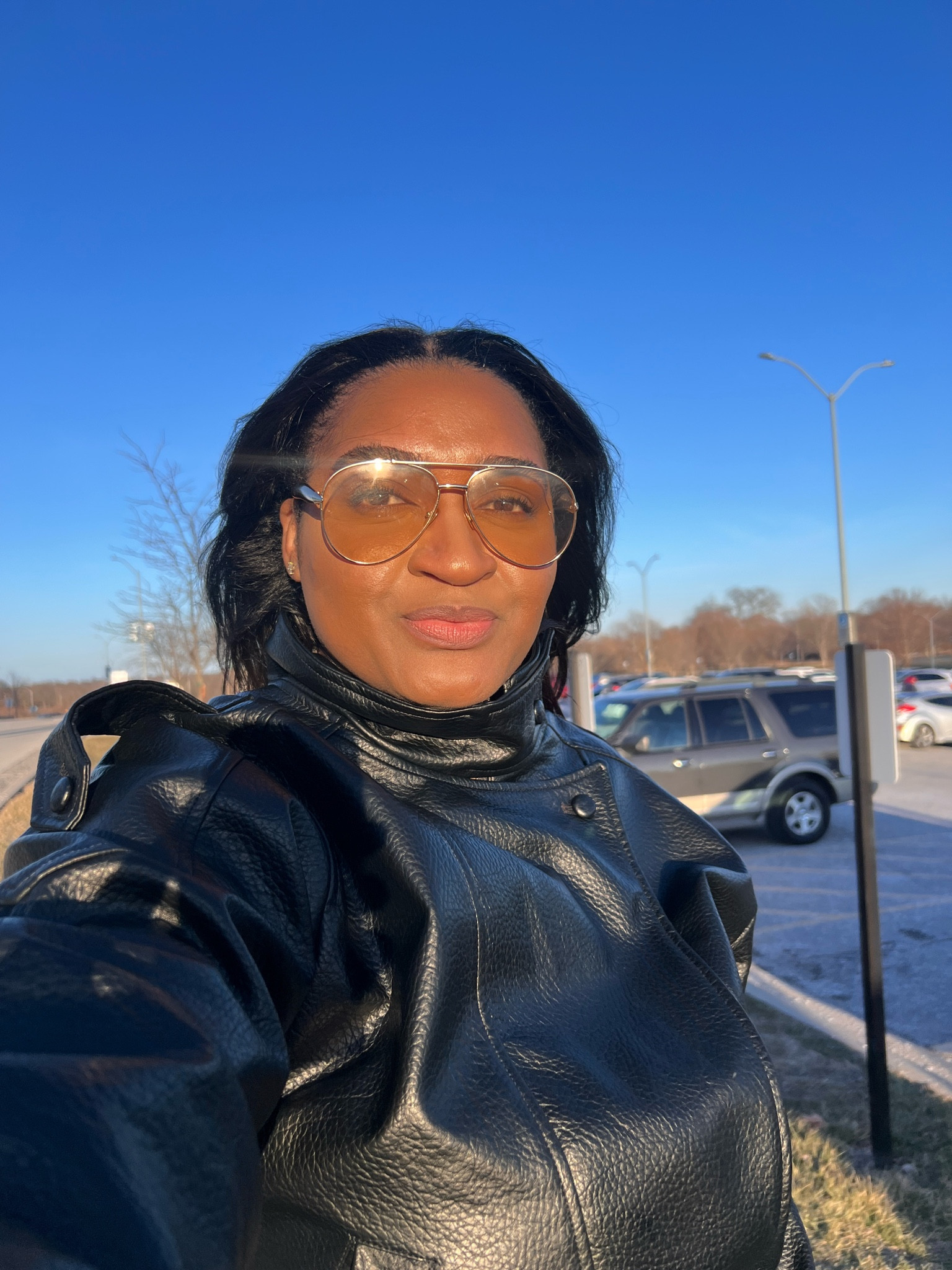 Cool girl shades x jacket 🖤

#LTKMidsize #LTKootd #LTKOver40