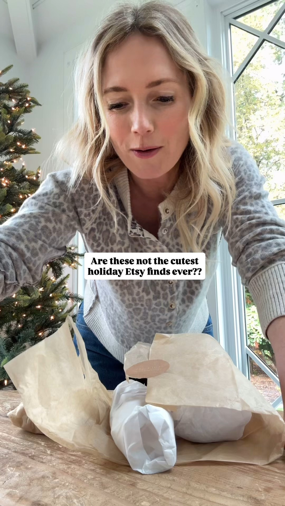 @etsy is the BEST for finding unique and special holiday gifts. There’s SO many different artists, makers, and small business that offer such amazing things - like these little holiday motif candles. I got 3 of these to give as gifts to hosts this holiday season but I might have to just order a few more to keep for myself:) Linking them below along with some other great gift ideas that I found and can’t wait to share with my loved ones this season. #etsy #EtsyPartner #etsycreatorco #ad 