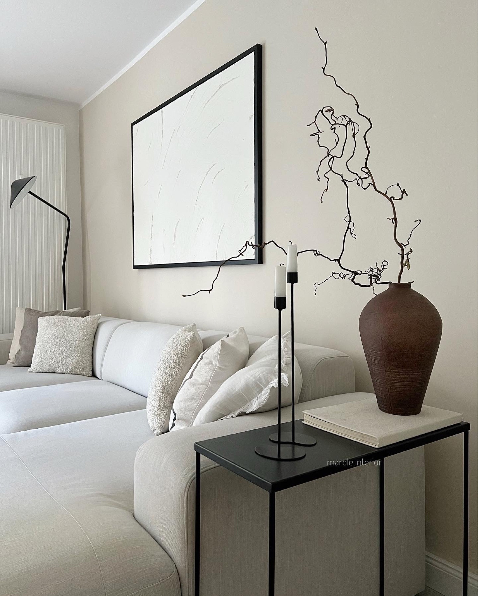 minimaldesign minimaldecor deko homedecor decor homeinspo livingroom livingroominspo livingroomdecor interior interiordecor vase kerzenhalter candleholder sofa couch lampe beige consoletable

#LTKeurope #LTKstyletip #LTKhome