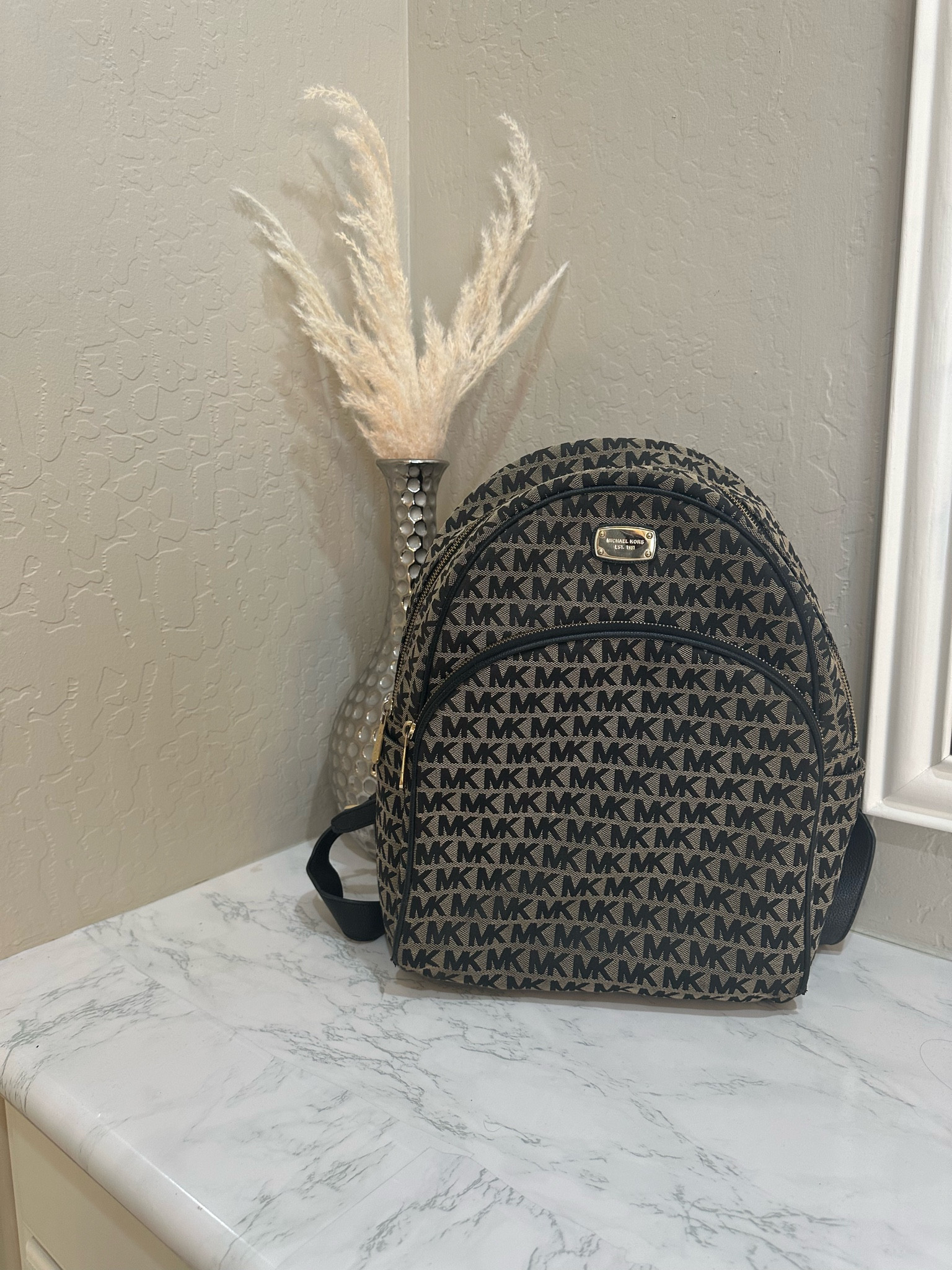 Michael Kors Michael Kors RHEA ZIP Backpack - Stylemyle