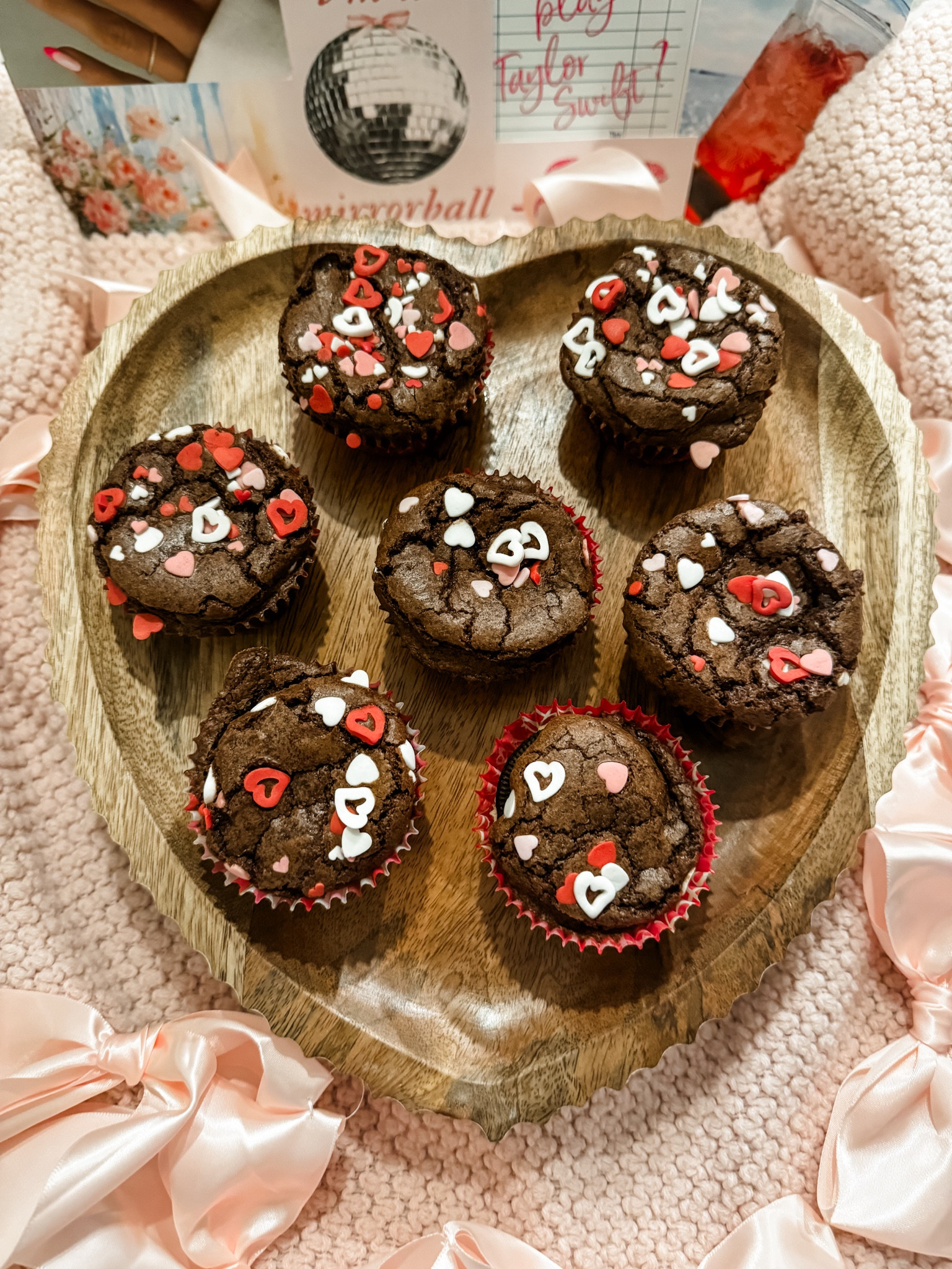 Valentines brownie bites!! A crowd fav! Linking the ingredients and this cutie heart board  