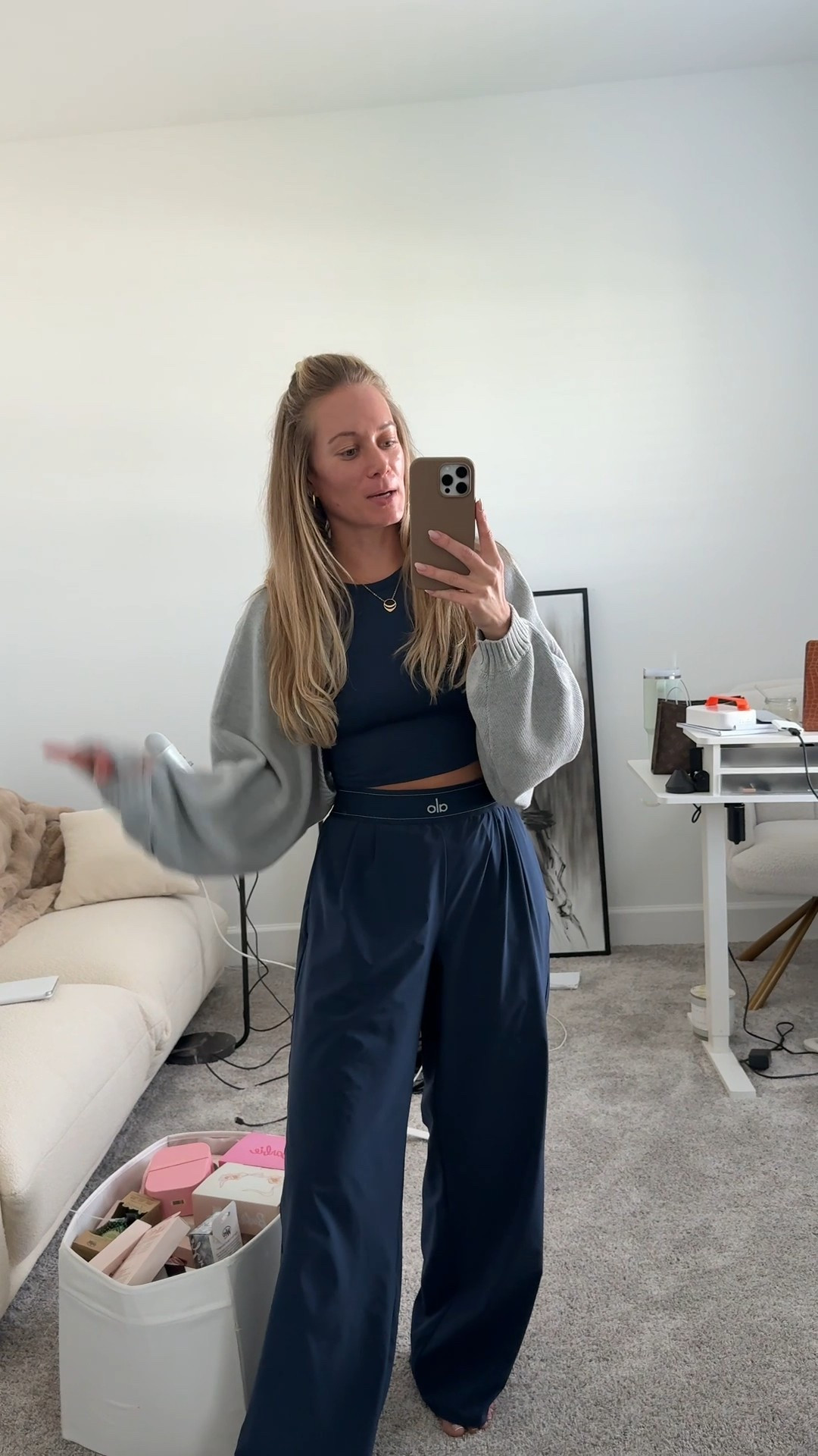 Comfy work from home outfit wearing @Alo Yoga and @Aritzia - small in everything! 

#LTKootd
