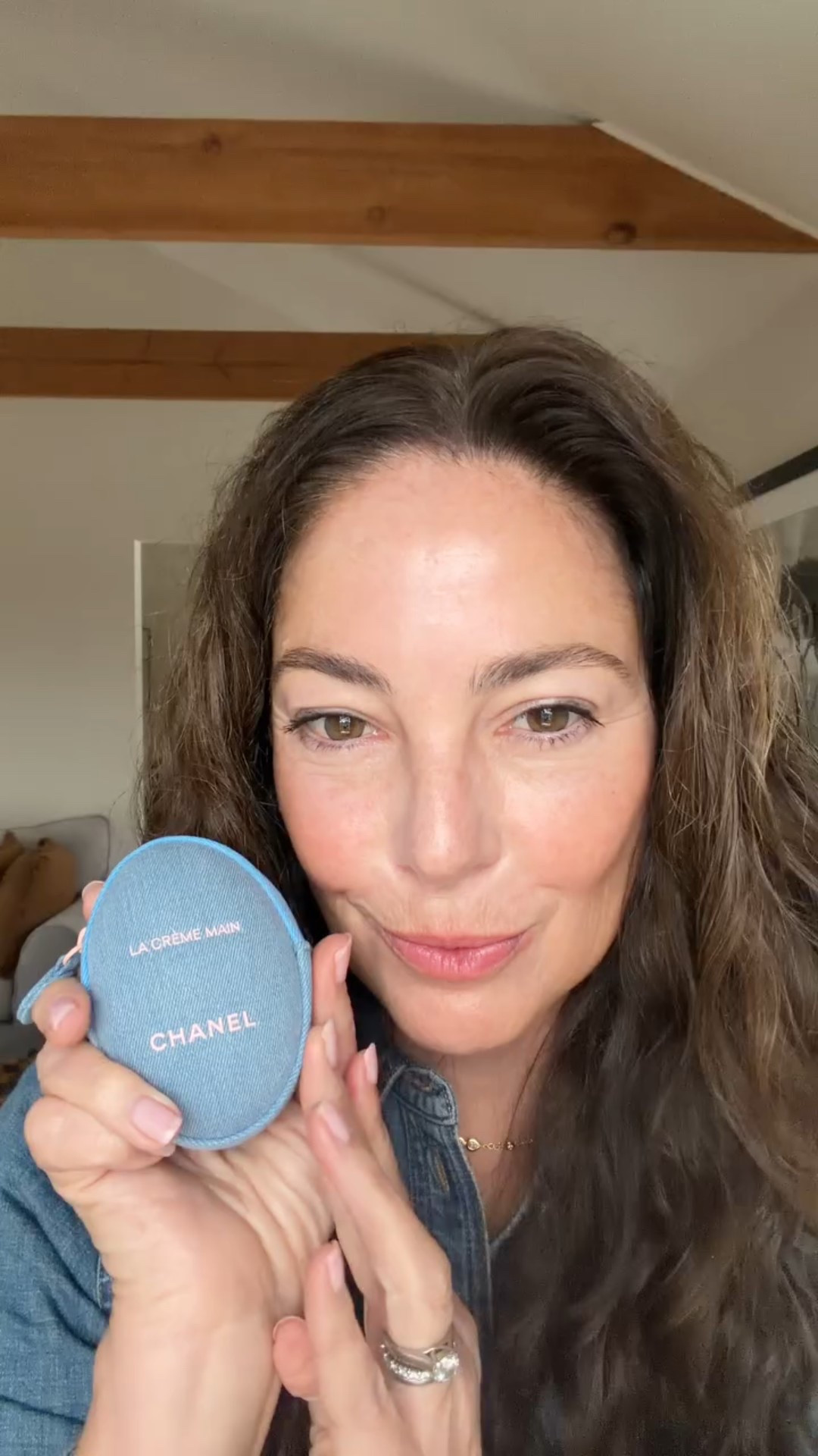 @chanel.beauty @welovecoco sent a cute little gift so decided to do a minimalist makeup look with just 5 products. Happy Chanel Thursday!