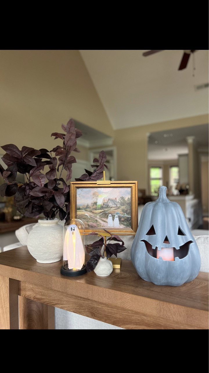 ✨🖤 Meet my new favorite spooky sidekick — the smiling pumpkin is back at Walmart in black, and it’s giving my Halloween decor the perfect chic + spooky vibes. 🎃 #WalmartFinds #HalloweenDecor #PumpkinGlow