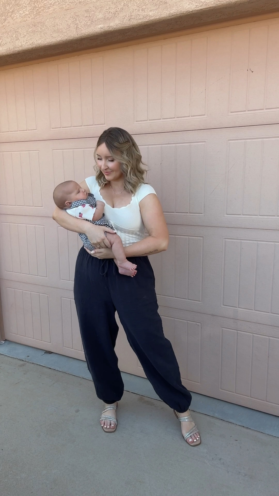 OOTD: 8 weeks postpartum Finding a top that’s nursing bra friendly, soft and stretchy, and still cute and matches everything - feels like finding gold!!! 🤭🏆 These drawstring cotton pants are sooo comfortable and trendy too. Both of these pieces are the top of my favorites list this postpartum!

#postpartum #newmom #momstyle #postpartumbody #momoutfits

#LTKmomlife #LTKootd #LTKBaby