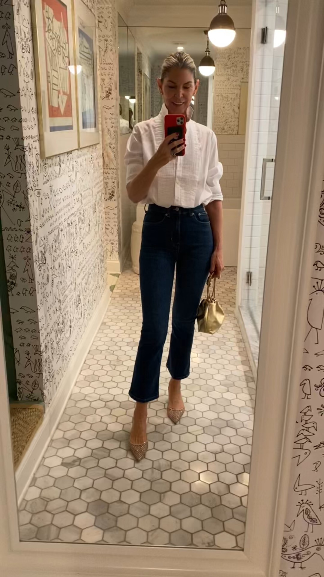 Major SALE ALERT! 🚨 My favorite cotton poplin tuxedo shirt is $63 today (I just ordered the black too) and these perfect jeans in the most flattering silhouette with just enough stretch are $35! 🎈Perfect closet staples! ✔️ Going fast! ⏰
