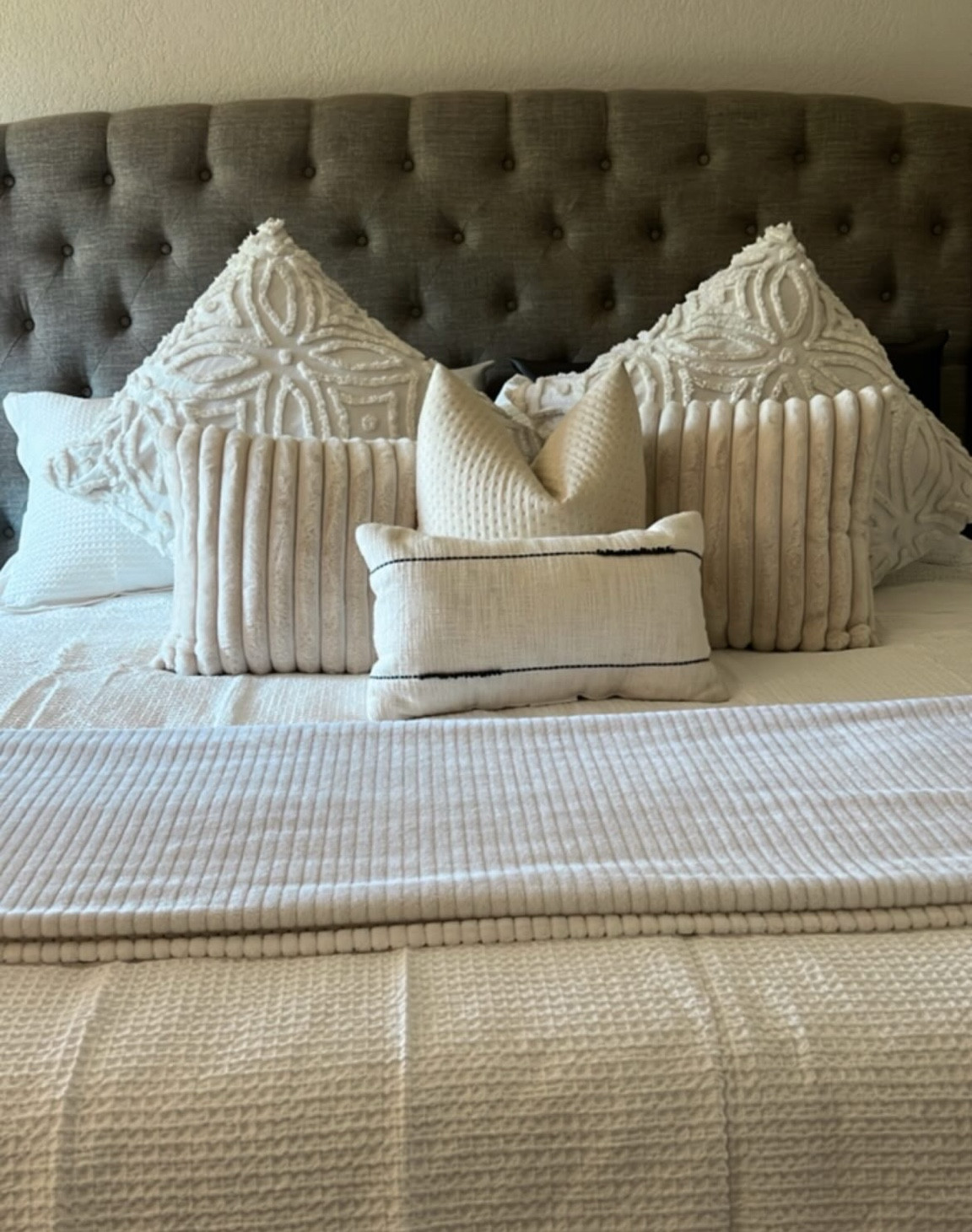 Cozy bedding!

Bedding, Amazon bedding, target, bed pillows, throw pillows

#LTKFindsUnder100 #LTKSaleAlert #LTKHome