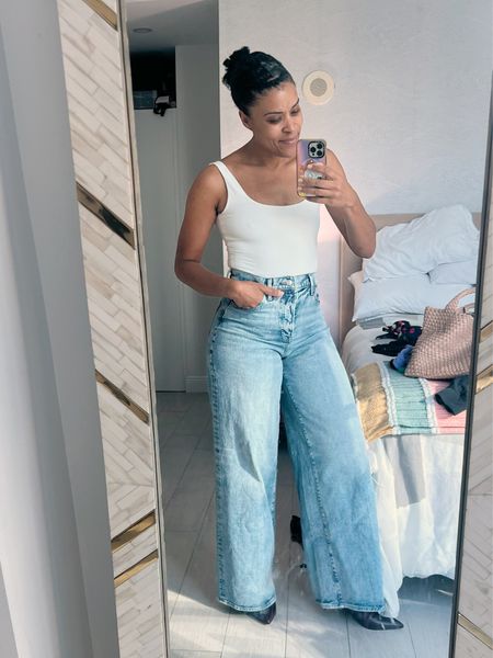 Wide leg jeans that are high waist and a great price! They come in lengths but the standard length is perfect for boots. Longer than most. Run true to size 