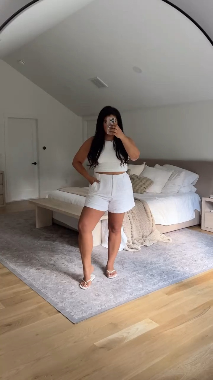 literally the perfect top from amazon for all your summer outfit ideas 👏🏽☀️🍒

———
midsize fashion, affordable fashion, try on haul, skims inspired, closet basics, closet staple, midsize style, amazon fashion finds, amazon must haves, summer outfit ideas, casual style, casual outfit, curvy fashion, crop top, high neck tank top @pumiey.us

#LTKFindsUnder50 #LTKSeasonal #LTKMidsize