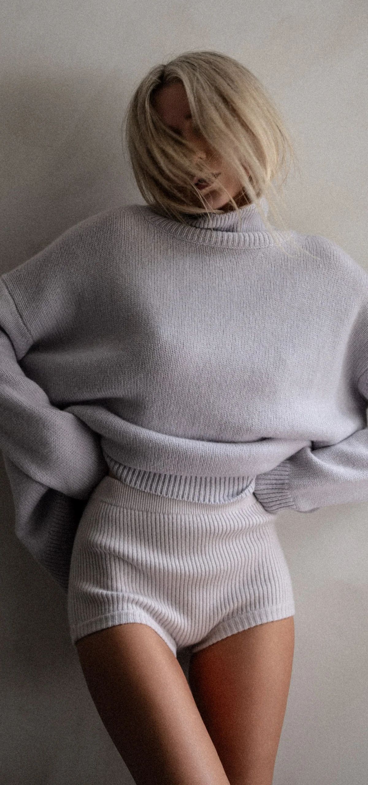 PEARL FISHERMAN CREWNECK CASHMERE SWEATER | NAKED CASHMERE