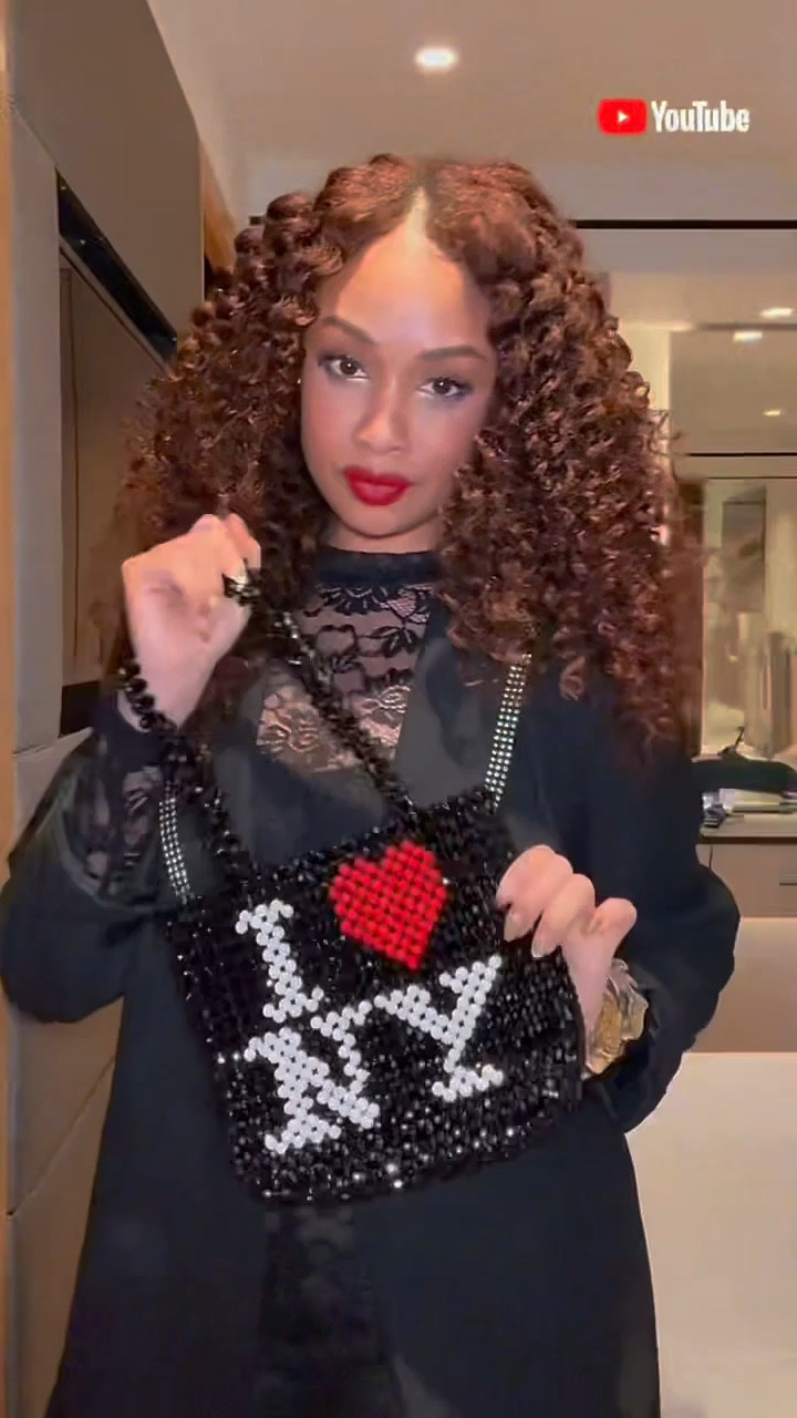 New Yorker in London 🗽💋 . So much fun so much adventure, check out my YouTube video for more stylish pieces and Get ready with me. My favorite piece was this “I love New York” bag. Get it while you can ! 

#LTKTravel #LTKFindsUnder50 #LTKItBag