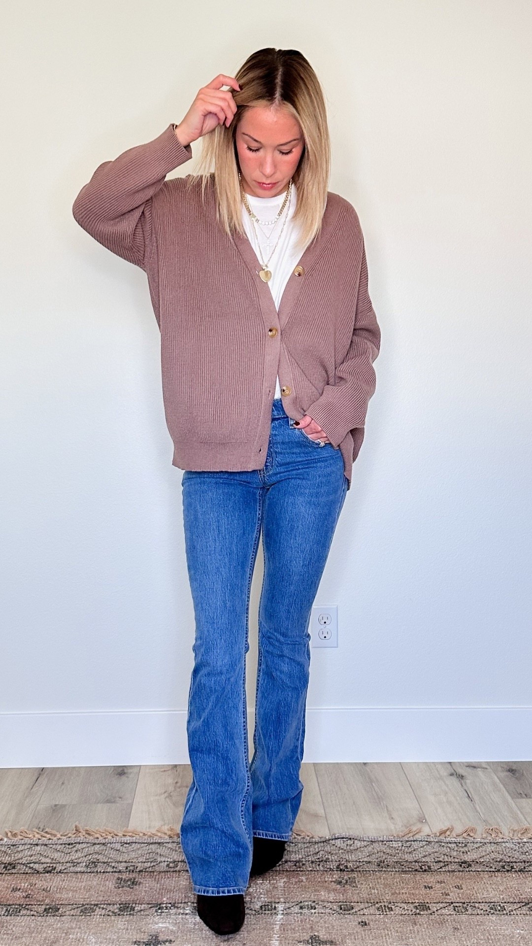 Wearing a size S in this cardigan and I kinda wish I got a Medium for a more oversized fit 🤎

#LTKFindsUnder50 #LTKootd #LTKStyleTip