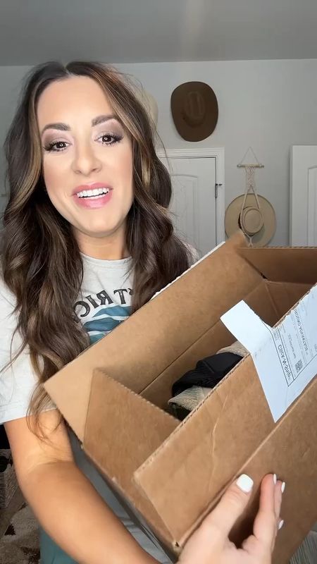 Trucker hat unboxing! Perfect to pair with trendy outfits, Nashville outfits, casual outfits and more. A trucker hat outfit is the big trend this season!
6/3

#LTKStyleTip #LTKFindsUnder50 #LTKVideo