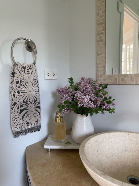 Simple powder bath styling with fresh lilacs, soap dispenser and marble riser. Linking some faux lilacs for you.

Also, how pretty is this towel I found at Target?

Powder bath, Target, Amazon, lilacs, marble riser, vase, sink, powder bath styling, bathroom, 

#LTKSeasonal #LTKsalealert #LTKhome