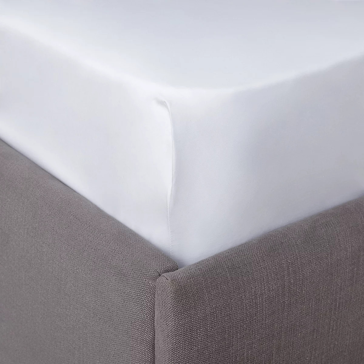 300 Thread Count Egyptian Cotton Deep Fitted Sheet – Set of 2 | 300 Thread Count Egyptian Cotto... | The White Company UK & ROW