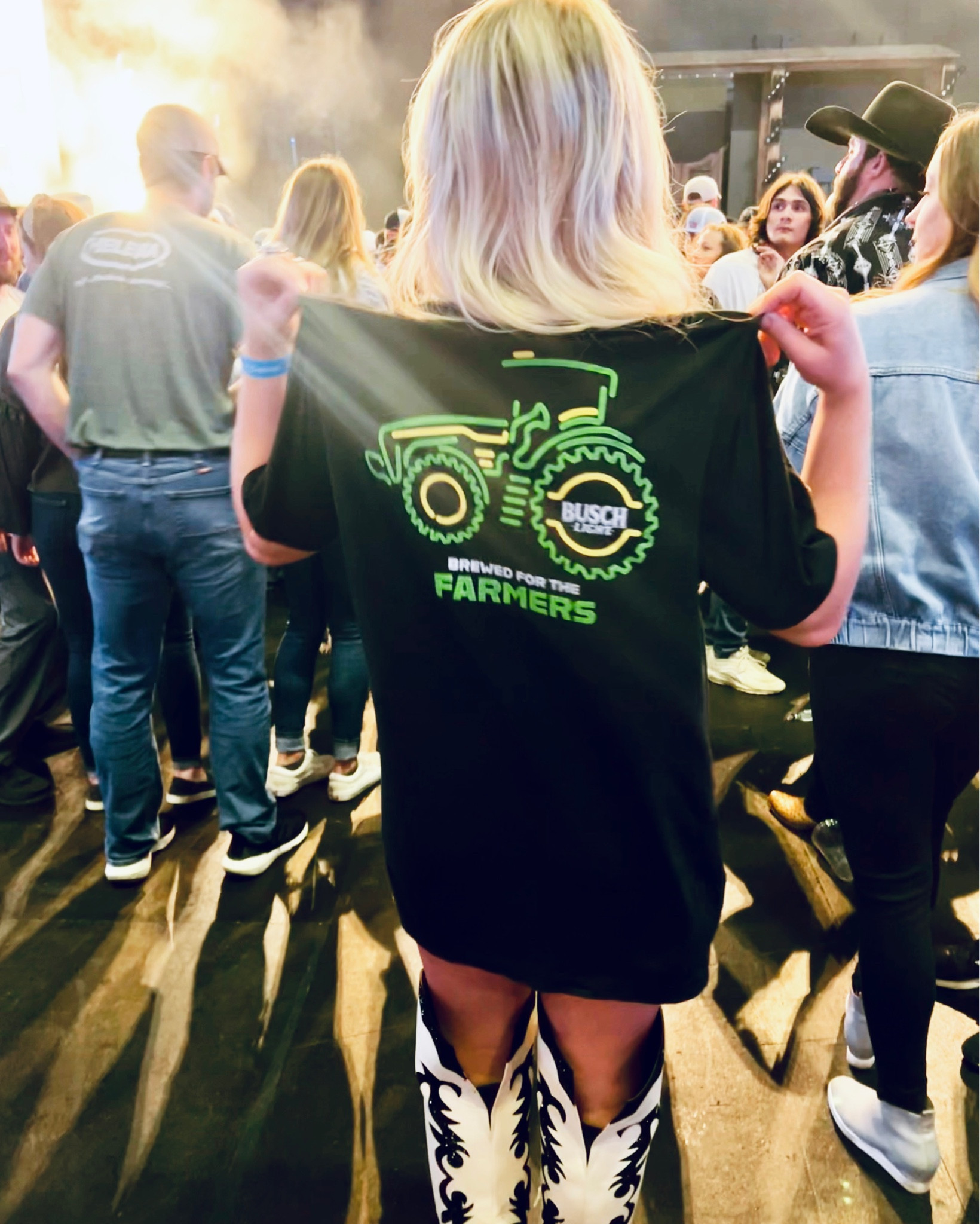 Perfect concert outfit! 

western fashion, koe wetzel concert outfit, concert outfit, country concert, busch light, graphic tee, cowboy boots, oversized tee

#LTKGiftGuide #LTKFind