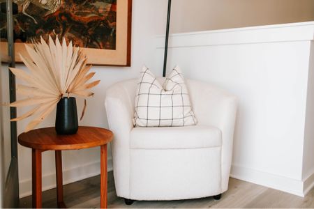 Modern cozy corner you can’t miss!

#cozycorner #homedecor #furnituredecor #aestheticmodernchair

#LTKhome