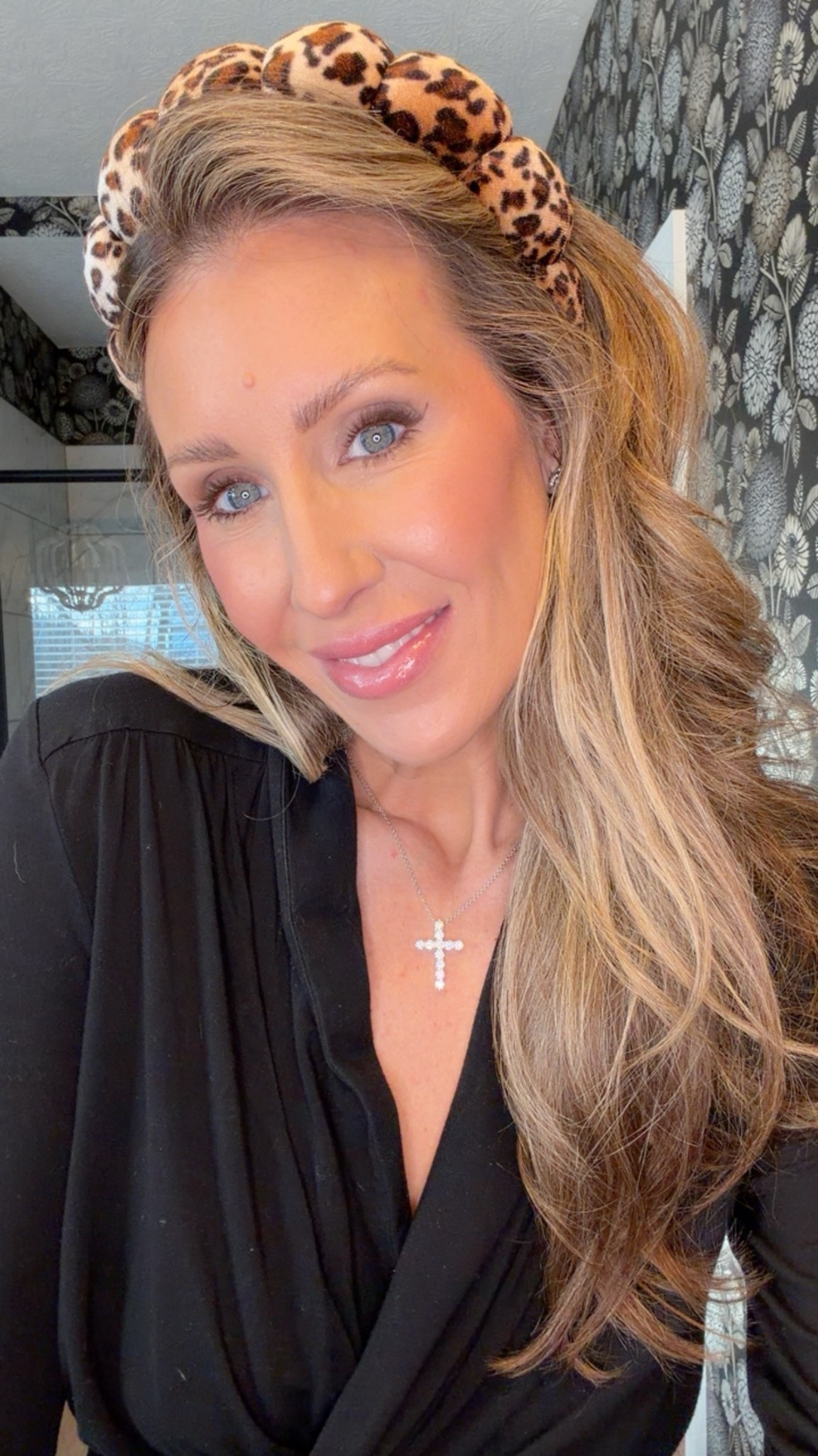 Today’s makeup 
CC medium light 
Bronzer Bonfire
Blush: she’s blushing
Eyeshadow: passionate pearl and fearless umber
Brown mascara
Concealer: 2N

#LTKmomlife #LTKgrwm #LTKootd