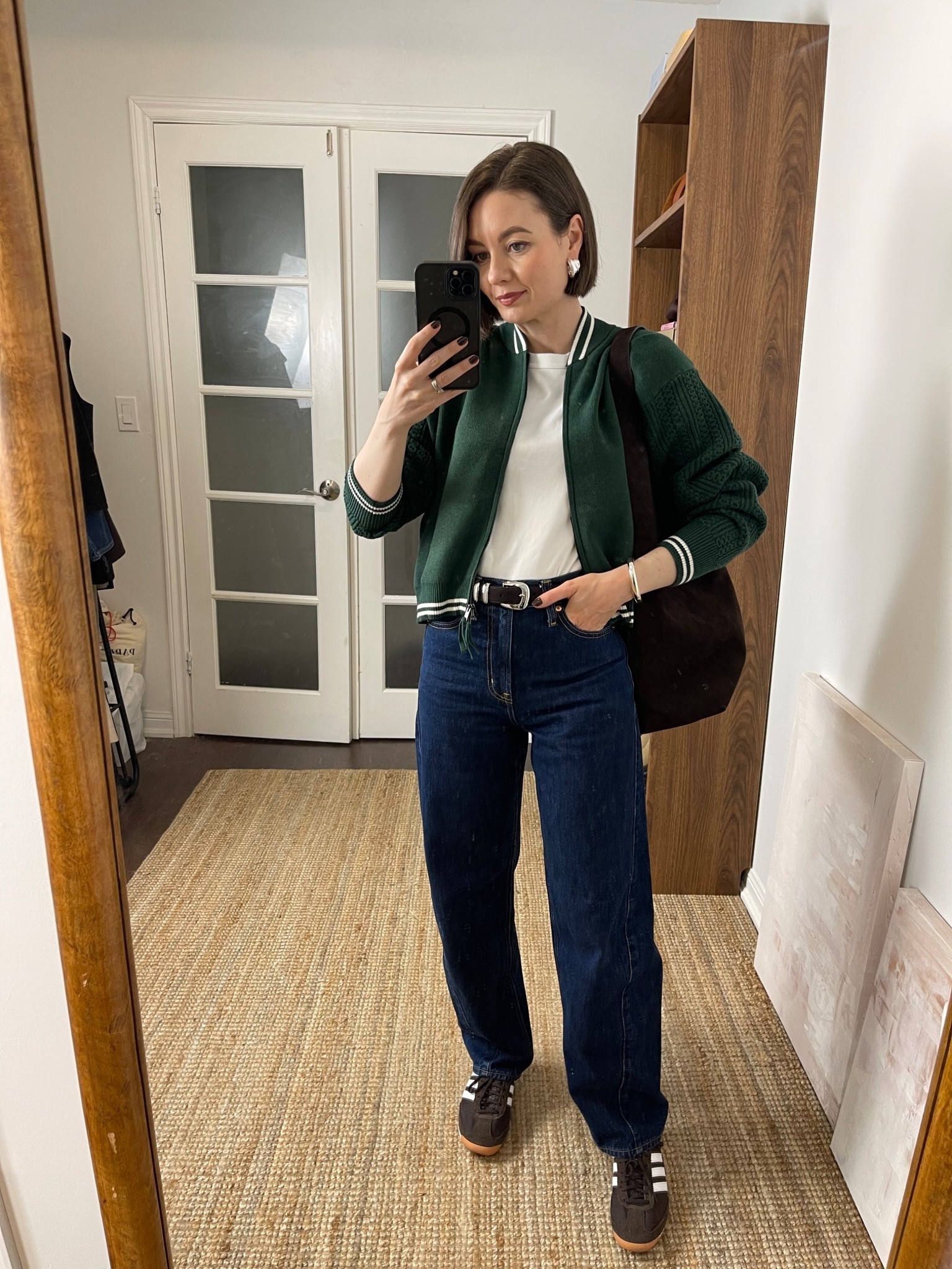 Casual weekend Jeans & Sweater look!

Knit bomber (M), barrel jeans, brown sneakers, suede bag, white tee (xs)

Use Sansha25 for 525America

#LTKFindsUnder100 #LTKSeasonal #LTKActive