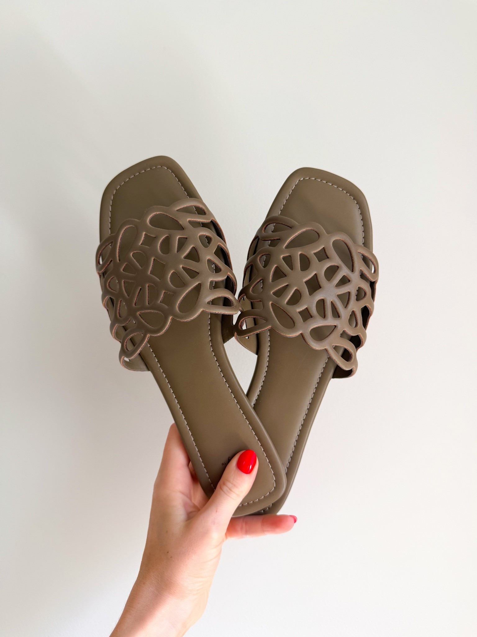 Love these slides! So pretty for a casual look or can elevate with a dress! Fit TTS