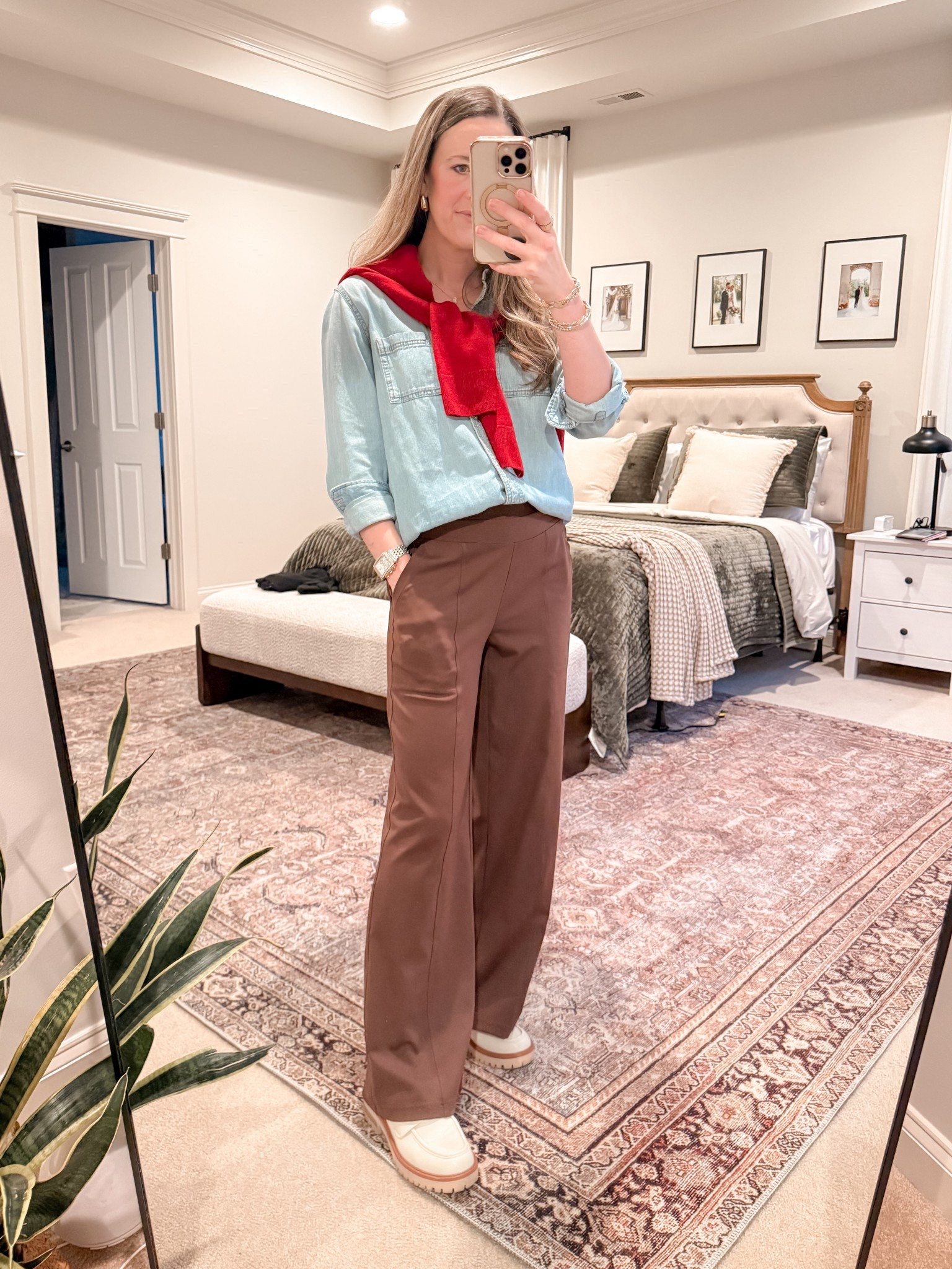 Working mom outfit of the day 🤍

An easy winter-to-spring transition outfit that feels polished but still comfortable enough for real life.

Wearing:
• Target chambray button down (S)
• Amazon yoga-style slacks (structured but stretchy)
• Quince cashmere sweater layered over the shoulders
• Amazon loafers (SO comfortable)

The yoga-style work pants are perfect for long office days, travel, or running between meetings — polished look, comfort feel. And adding a lightweight cashmere sweater over the shoulders gives that effortless, classic layering moment.

If you’re grabbing the Quince sweater, you can use my code INFG-25SIMPLYCHICMAMA10 🤍

Perfect for:
• Business casual mom outfits
• Working mom style
• Comfortable office outfits
• Winter to spring transition outfits
• Casual professional looks
• Capsule wardrobe layering

Classic pieces. Comfortable fabrics. Easy to repeat.





#LTKSeasonal #LTKootd #LTKWorkwear