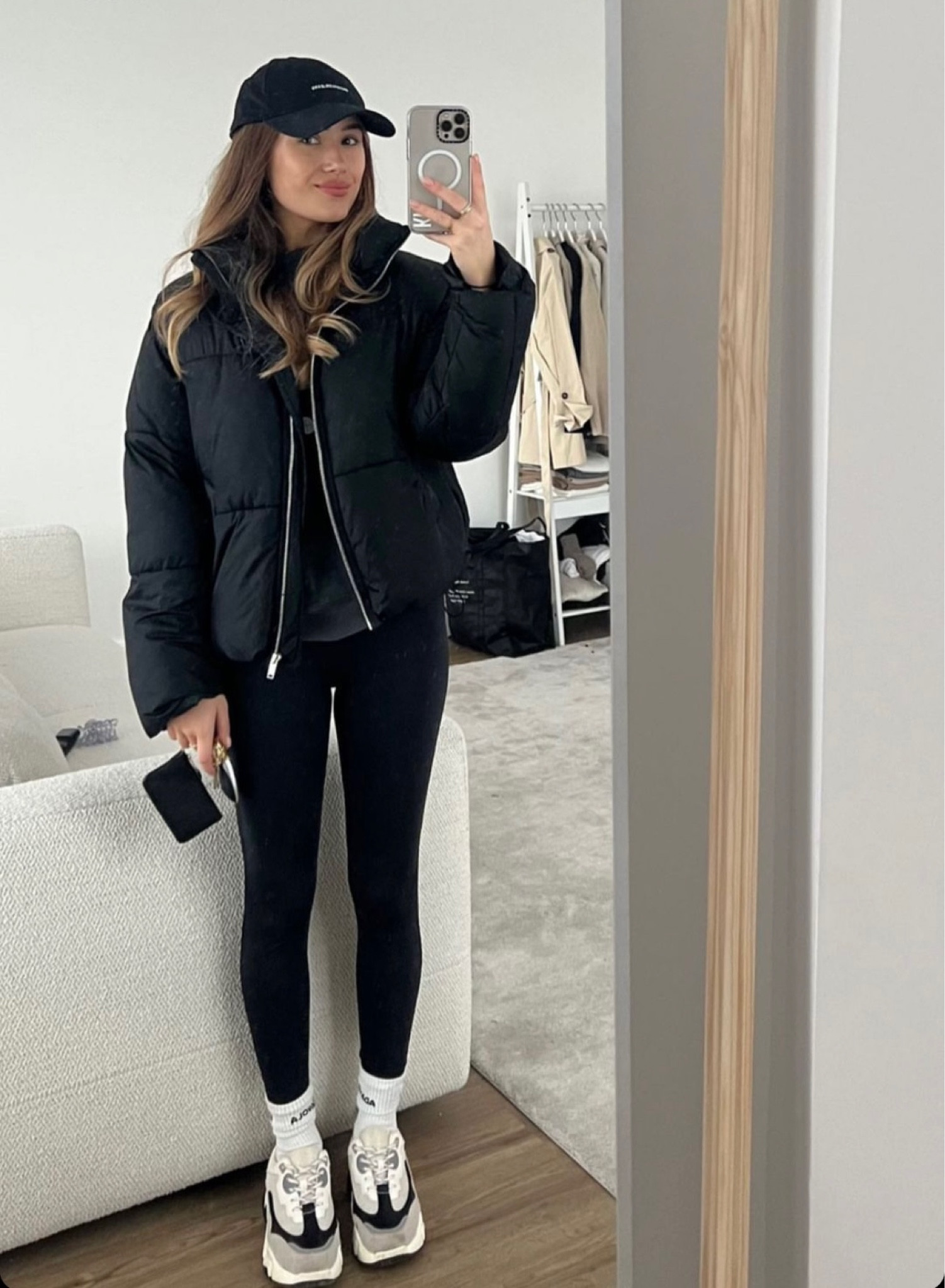 Comfy Sunday ootd! 




Black puffer coat, black leggings, cosy ootd, comfy ootd, airport ootd. 

#LTKunder50 #LTKunder100 #LTKstyletip