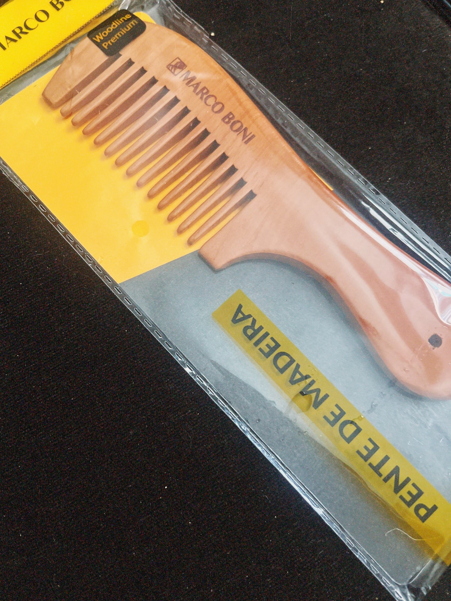 esses dias me indicaram esse pente para o controle do frizz, pois a madeira tem essa função. querem me ver testando? ✨

#LTKbeleza #LTKguiadepresente #LTKbrasil