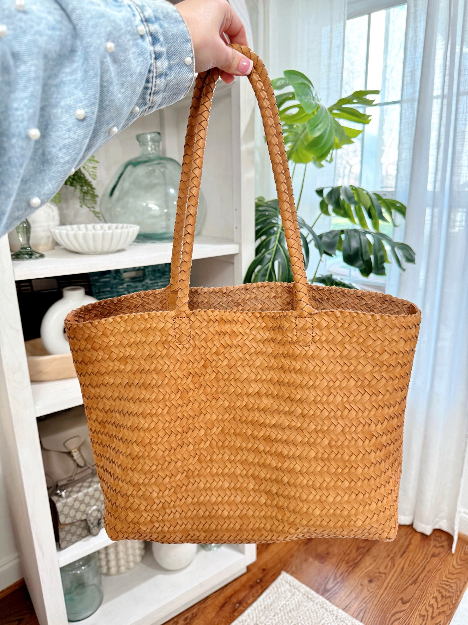 Madewell Leather Woven Tote // Amazing reviews and amazing quality! 🩷

Leather handbags, Nordstrom, Madewell, tote bag, spring break 

#LTKstyletip #LTKsalealert #LTKitbag