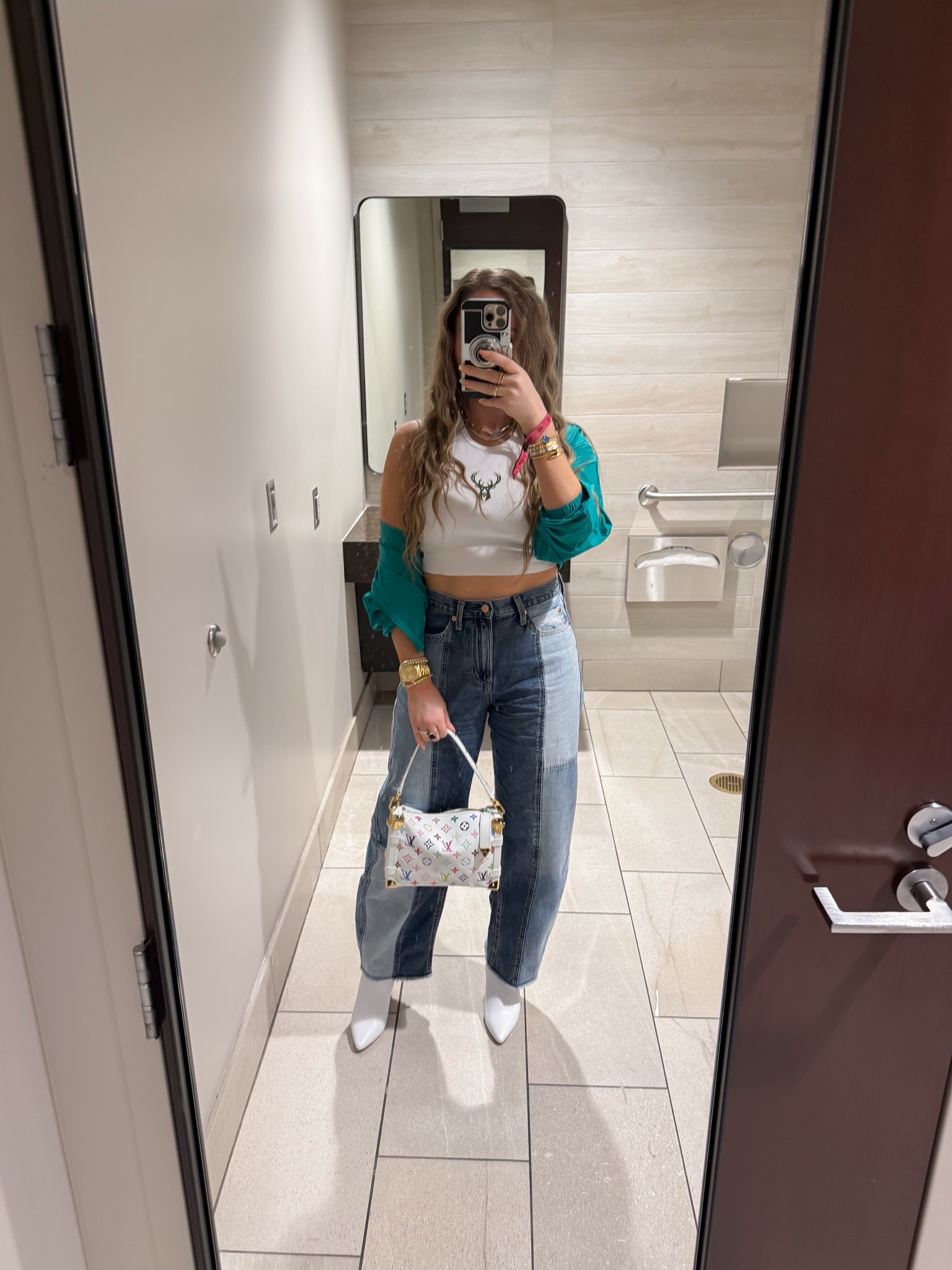 Courtside ootd #nba #courtside #ootd #gapjeans #barreljeans

#LTKSeasonal #LTKStyleTip #LTKSaleAlert