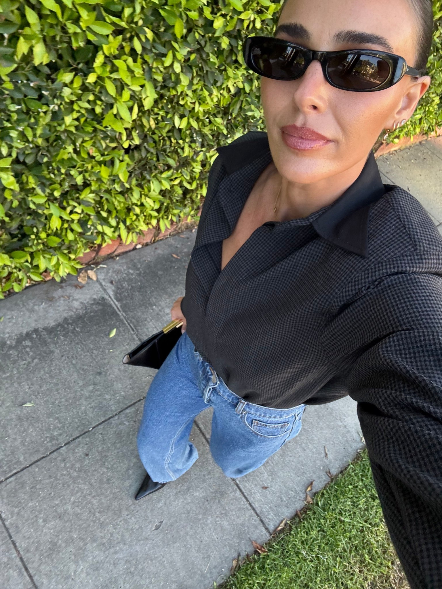 The most flattering shirt and jeans.

Jeans Henne
Shirt Camilla & Marc 