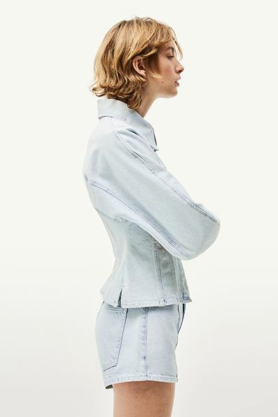 Denim minishort met persvouwen - Licht denimblauw - DAMES | H&M NL | H&M (DE, AT, CH, NL, FI)