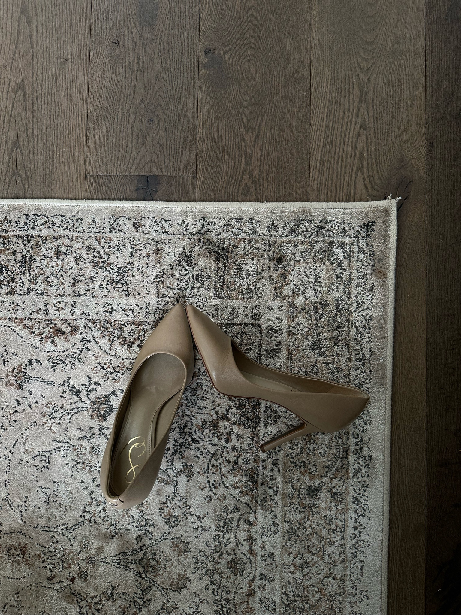 Obsessed with this brown vintage style rug! (& the shoes! 😆 )

#LTKHome #LTKSeasonal #LTKStyleTip