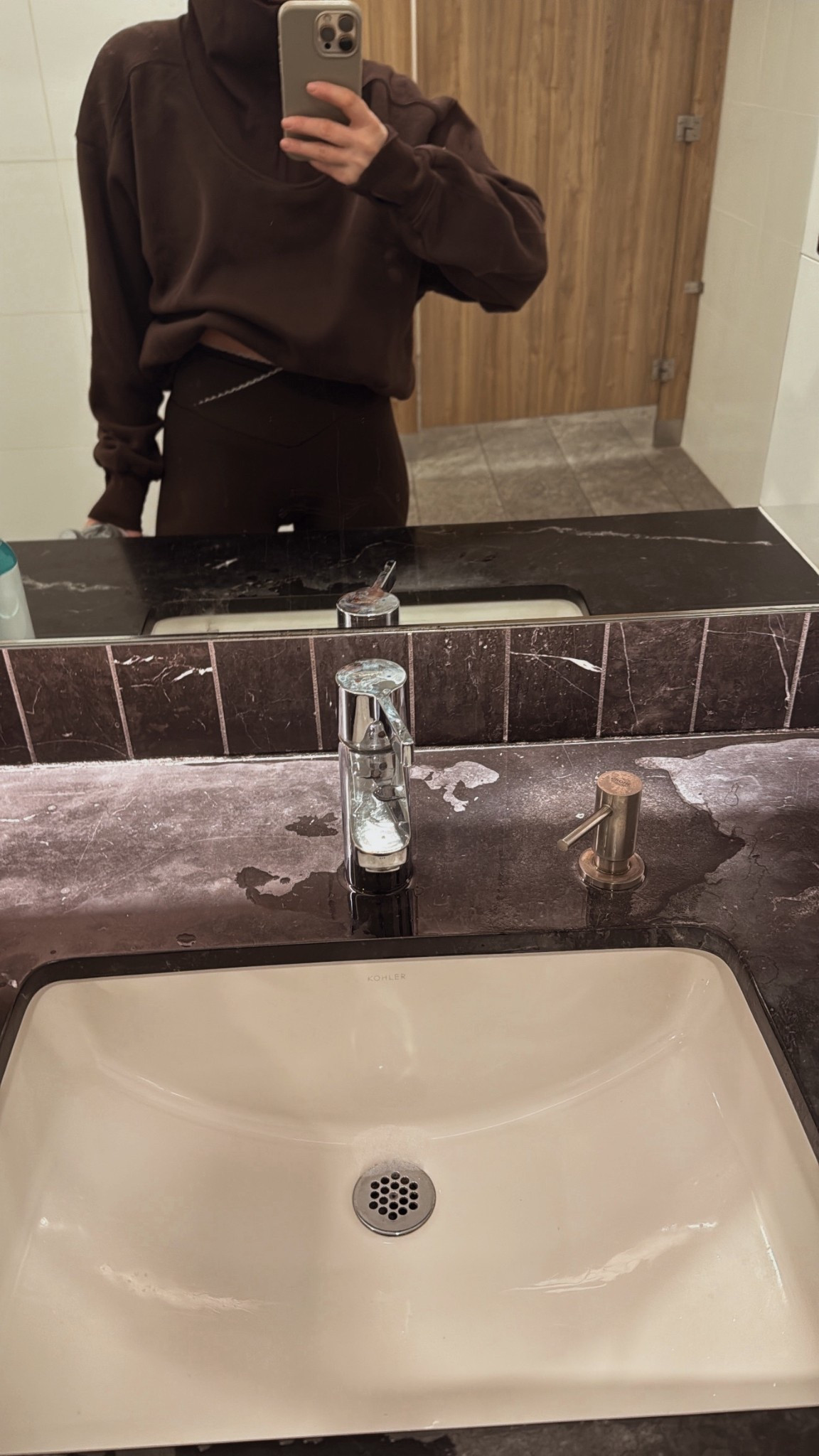 Workout set + sweatshirt here 

Sports bra Xs 
Sweatshirt Xs 
Leggings small 