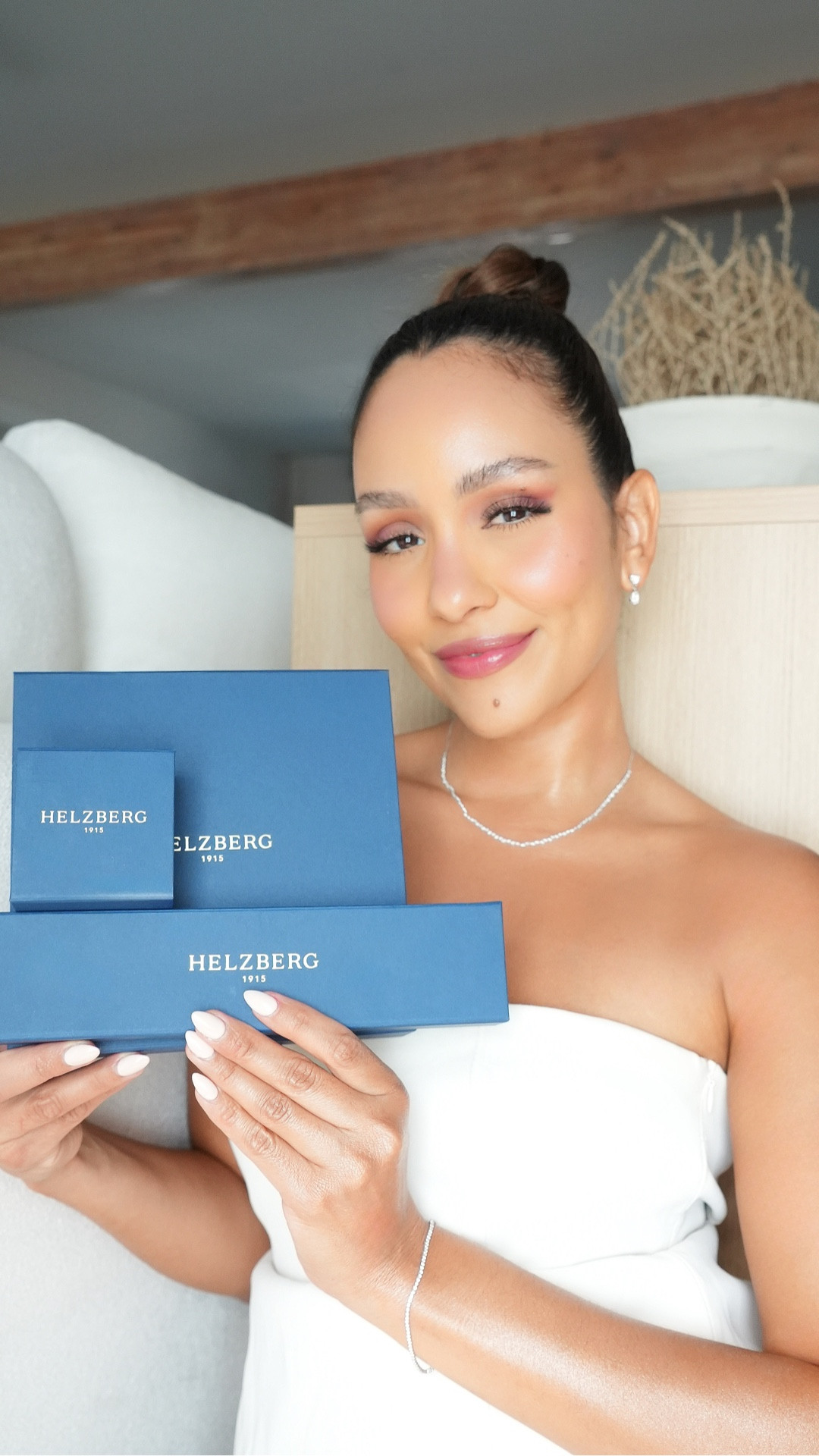 There’s something really special about jewelry that tells a story @helzbergdiamonds 💎✨ pieces that feel timeless, effortless, and meaningful. Jewelry you know will be worn and loved for years, the kind you and your loved ones will treasure for a lifetime. Perfect for gifting this holiday season. 🎁

#Helzberg #HelzbergPartner #sponsored