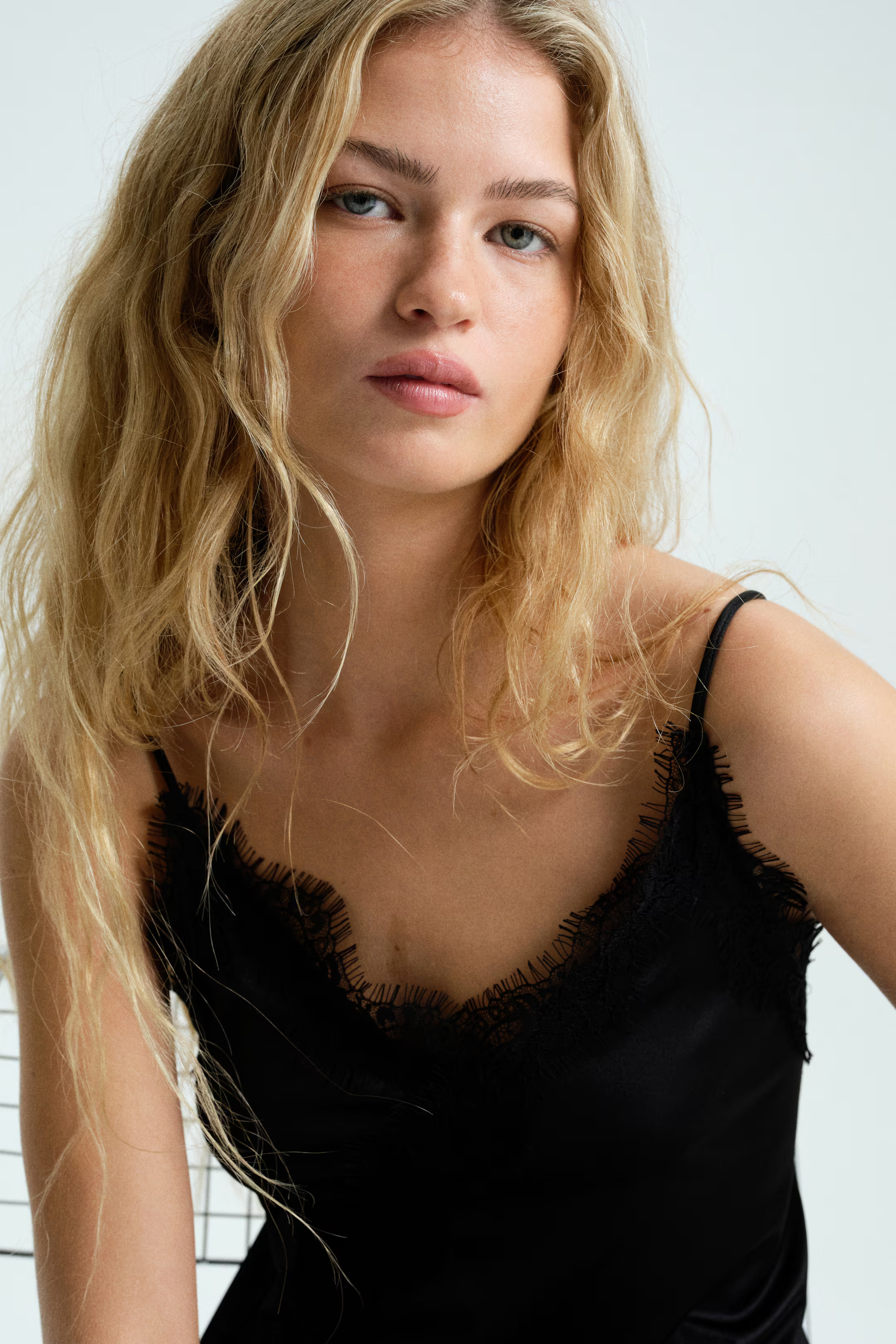 Lace-trimmed jersey slip dress | H&M (UK, MY, IN, SG, PH, TW, HK)