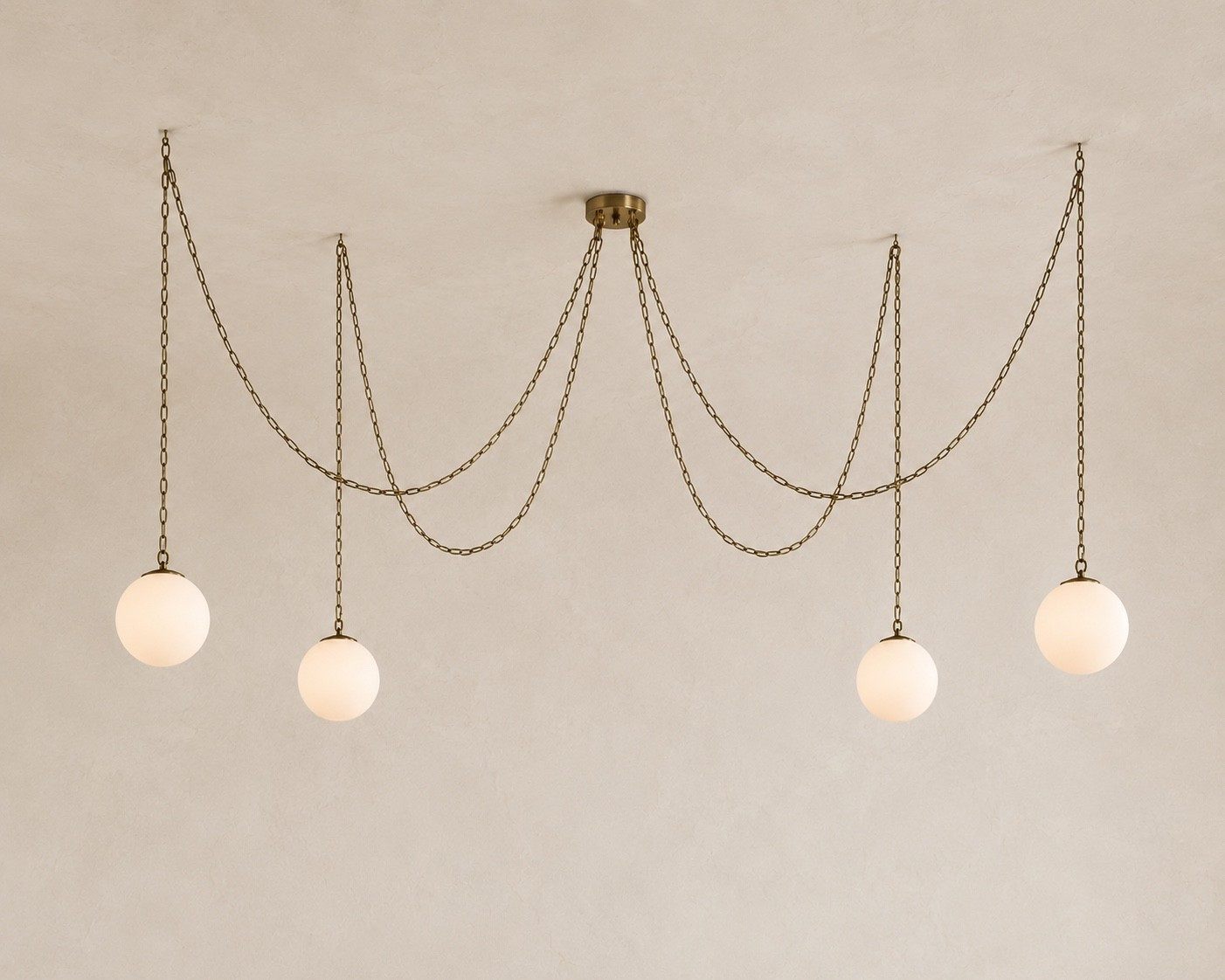 Just launched!!! Savings of up to 90%!!!! I don’t think I’ve ever found a four light chandelier this style less than $1800 🤯😍
