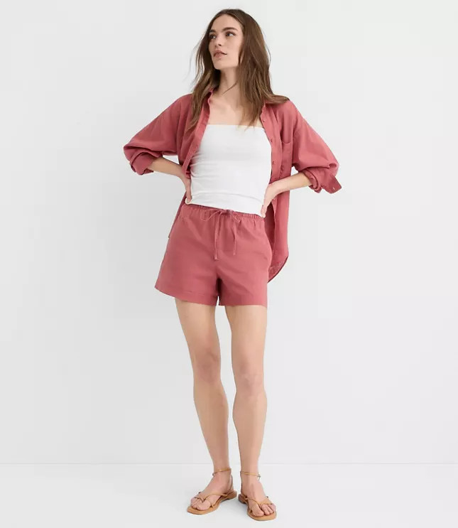 Sawyer Pull On Shorts in Linen Cotton | LOFT