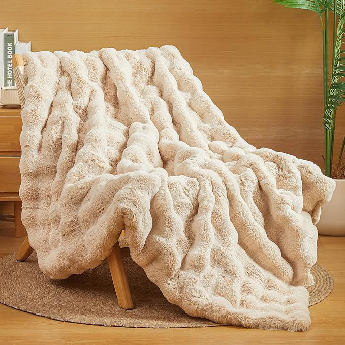 The Malibu Blanket - LuxeComfort Faux Fur Bubble Blanket 50"x60" Shoreline Beige - Luxuriously So... | Amazon (US)