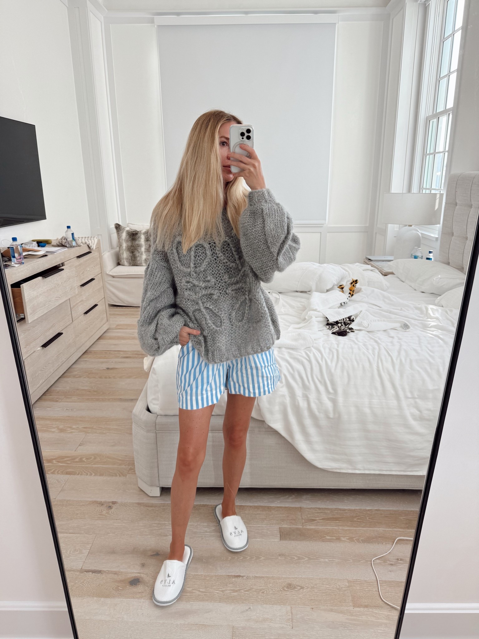 Cozy east coast beach chic outfit. Oversized sweater and preppy shorts 

#LTKSeasonal #LTKStyleTip